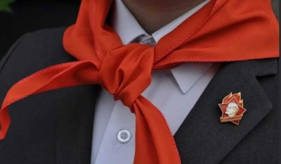 Школьникам хотят вернуть советские пионерские галстуки